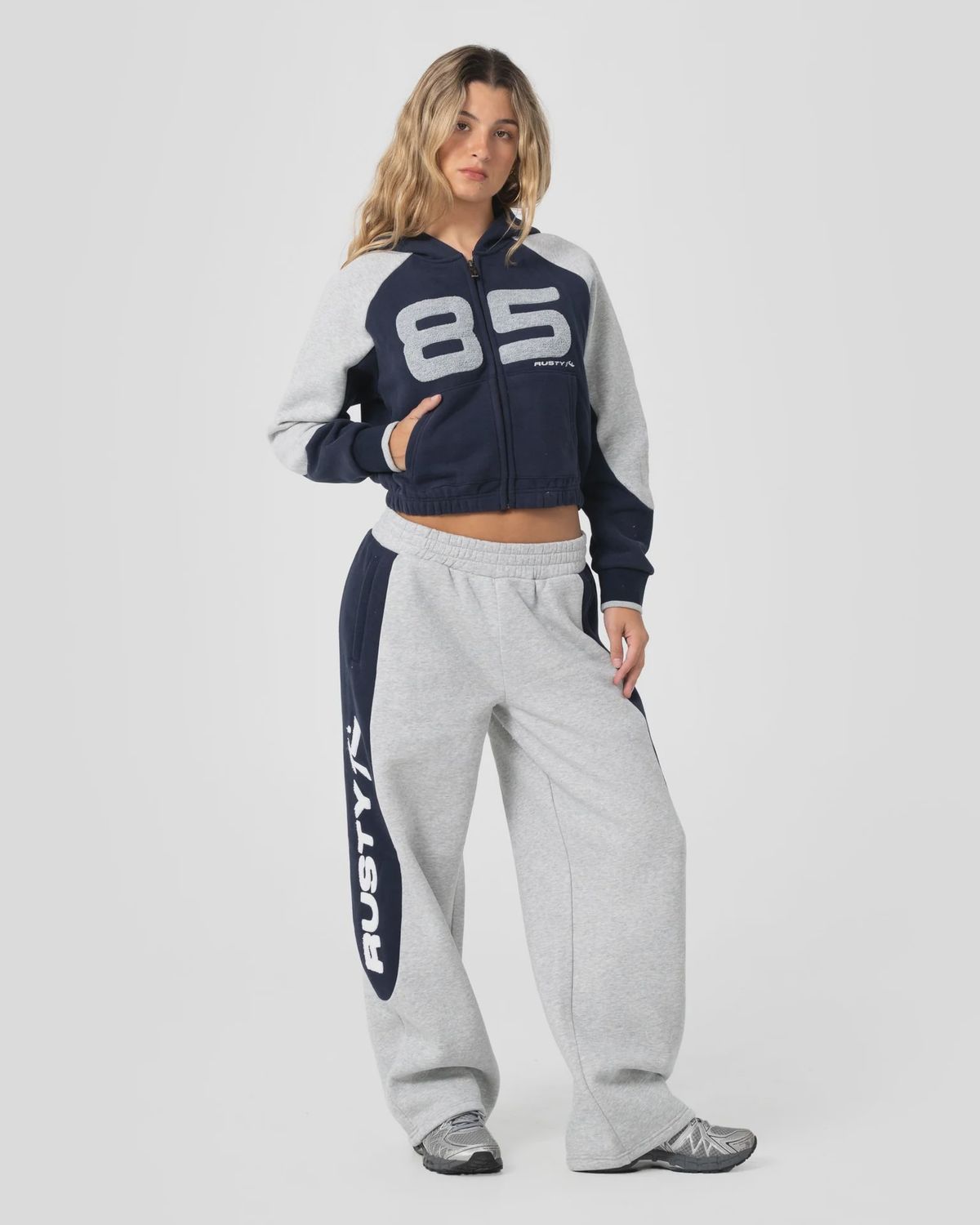 RUSTY | WOMANS HARVEST BALLOON TRACK PANT