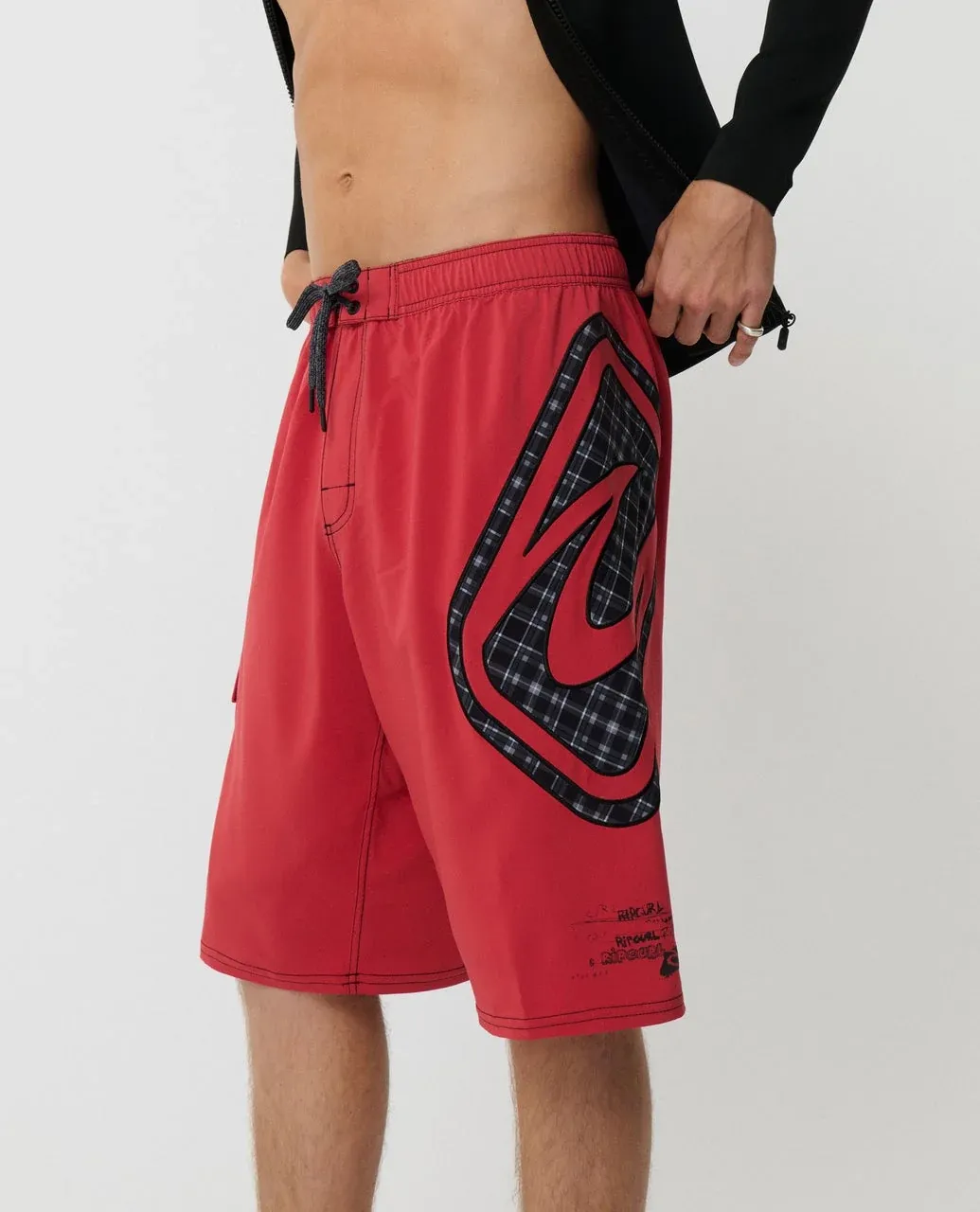 RIPCURL | MENS ARCHIVE BLASTED 22” VOLLEY BOARDSHORTD, Colour: RED, Size: XS