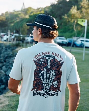 THE MAD HUEYS | MENS SHIELD FK OFF SS TEE, Colour: SMOKE WASHED, Size: M