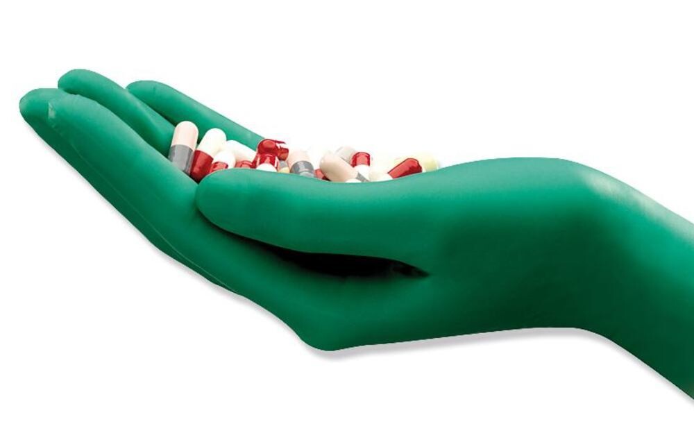 Disposable Gloves DermaShield® 73-711, Size, 9, 200 Pairs