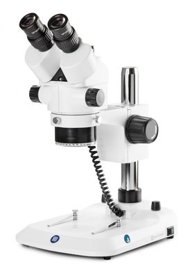 StereoBlue SB.3903-P Stéréomicroscope Trioculaire avec zoom 0,7 - 4,5x, support colonne avec LED 3 W et éclairage annulaire 30 LED
