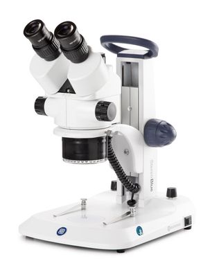 StereoBlue SB.3903 Stereomicroscopio trioculare con zoom 0,7 - 4,5x, stativo a pignone e cremagliera con LED da 3 W e luce anulare da 30 LED