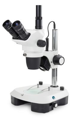Microscopio estéreo triocular NexiusZoom NZ.1903-M con ocular WF10x/22 mm, soporte de columna y espejo LED