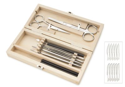 Set de preparación de 9 piezas en caja de madera.