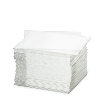 Deckgläser 22 x 22 mm, Dicke 0,13–0,17 mm. Verpackt zu 100 Stück