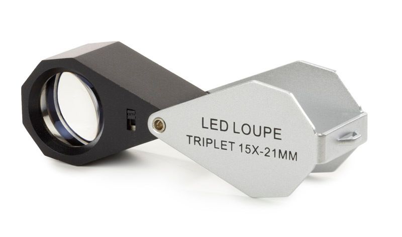 Impact magnifier. Magnification: 15x triplet. With Achromatic lens Ø 21 mm. With white LED lighting.