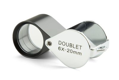 Schlaglupe. Vergrößerung: 6-faches Dublett. Mit aplanatischer Linse Ø 20 mm. Sichtfeld 25 mm