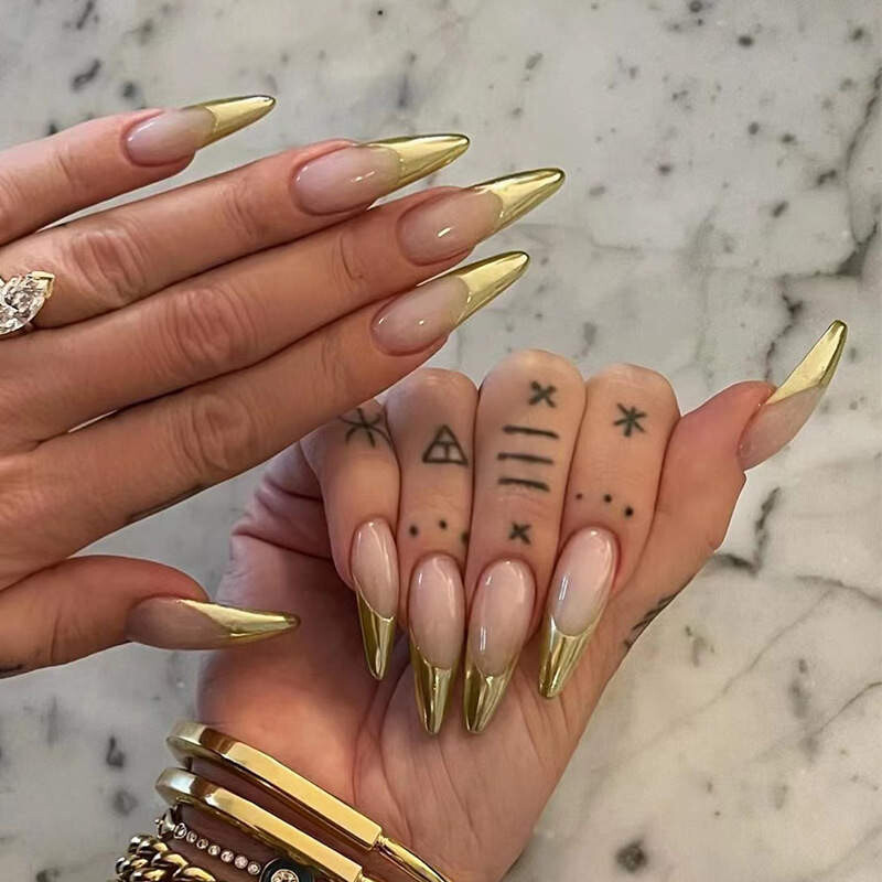Press-on Nails &quot;Literally a Gold Digger&quot;