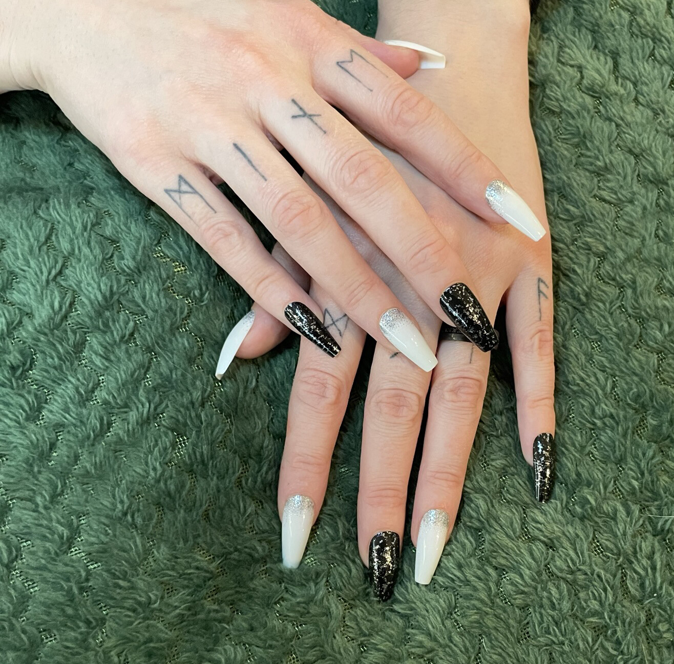 Press-on Nails "Coal &amp; Diamonds"