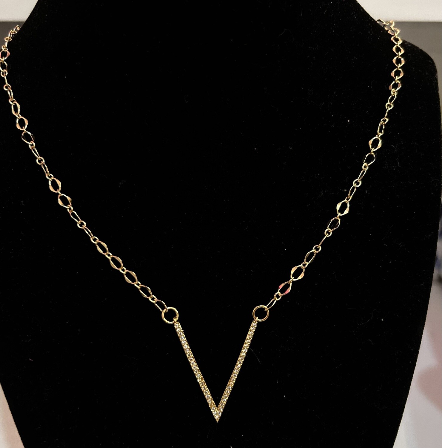 Gold V Dimond Necklace