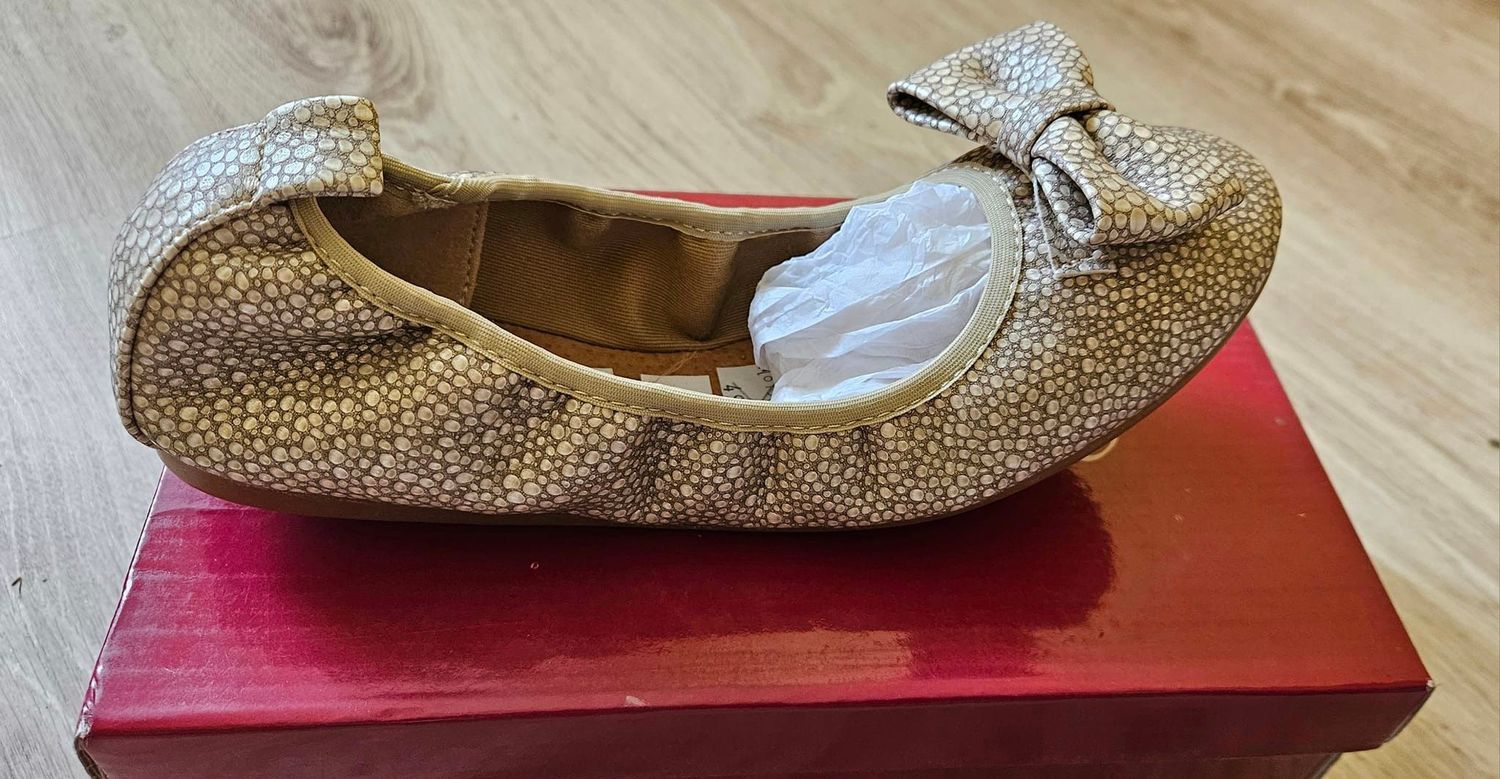 Elegantiški blizgūs bateliai