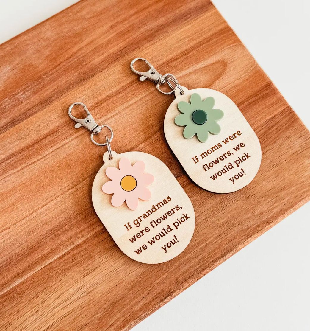 If Moms Were Flowers  ( Daisy 3D Wood &amp; Acrylic Keychain)