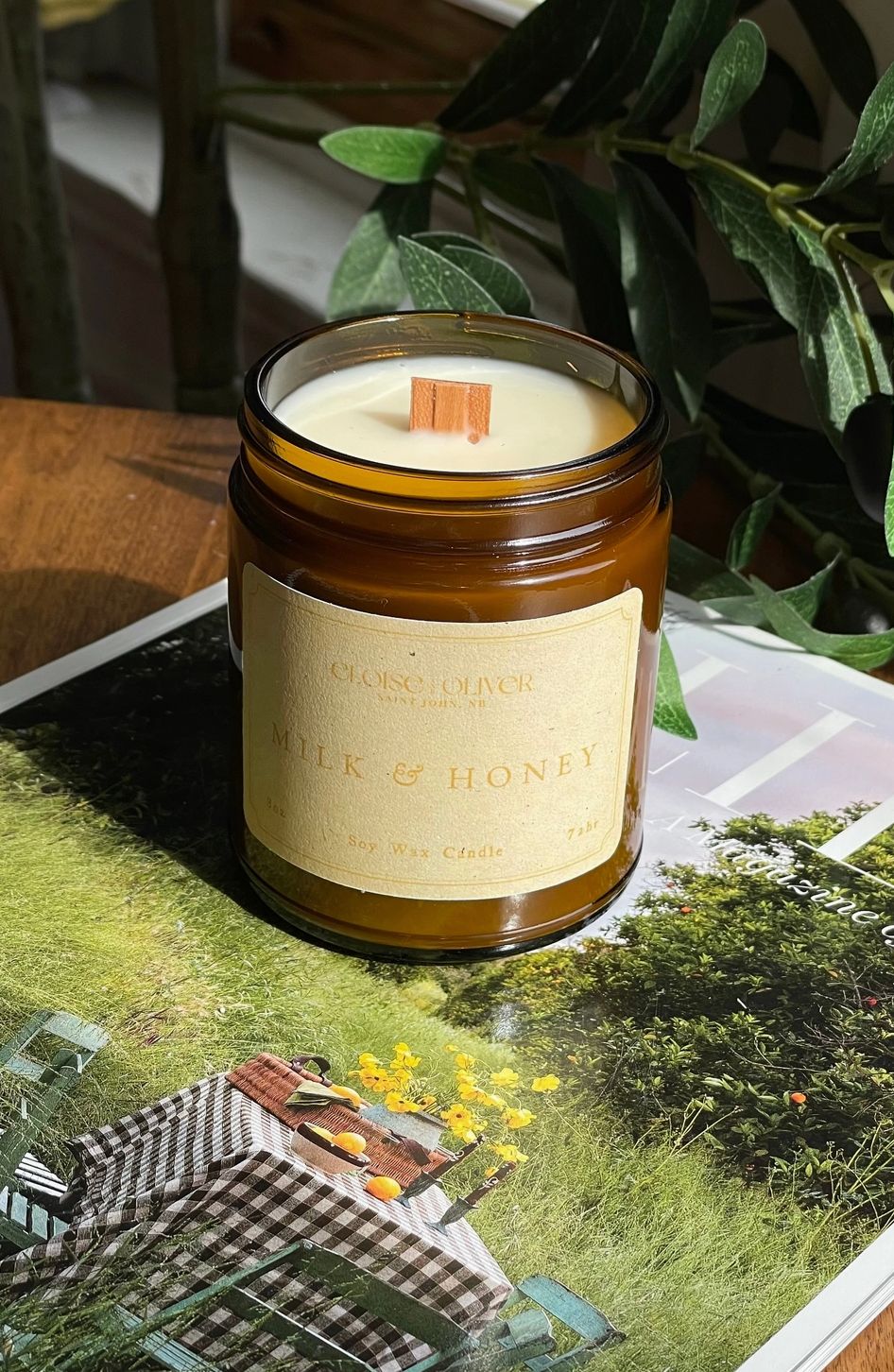 Milk &amp; Honey ( 8oz Soy Wax Candle )