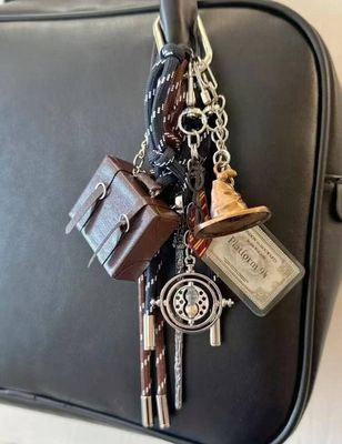 Vintage Harry Potter Time Turner Sorting Hat Keychain MK2ZCEP6W10BBC253