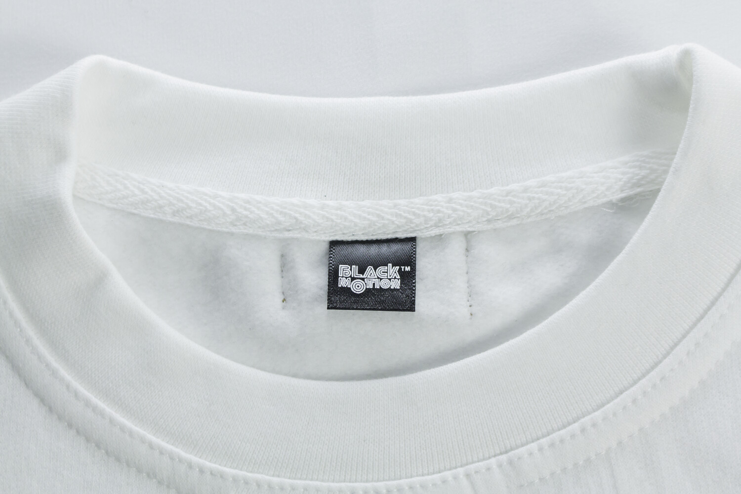 BlackMotion Sweater -White