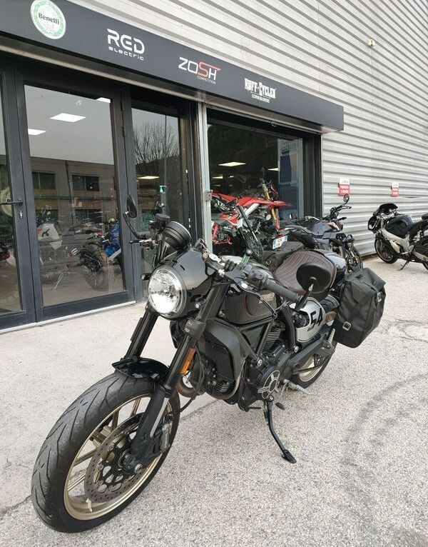 Moto Ducati 800 Scrambler Cafe Racer
