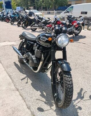 Moto Triumph modèle Bonneville T100 A2 MTT2