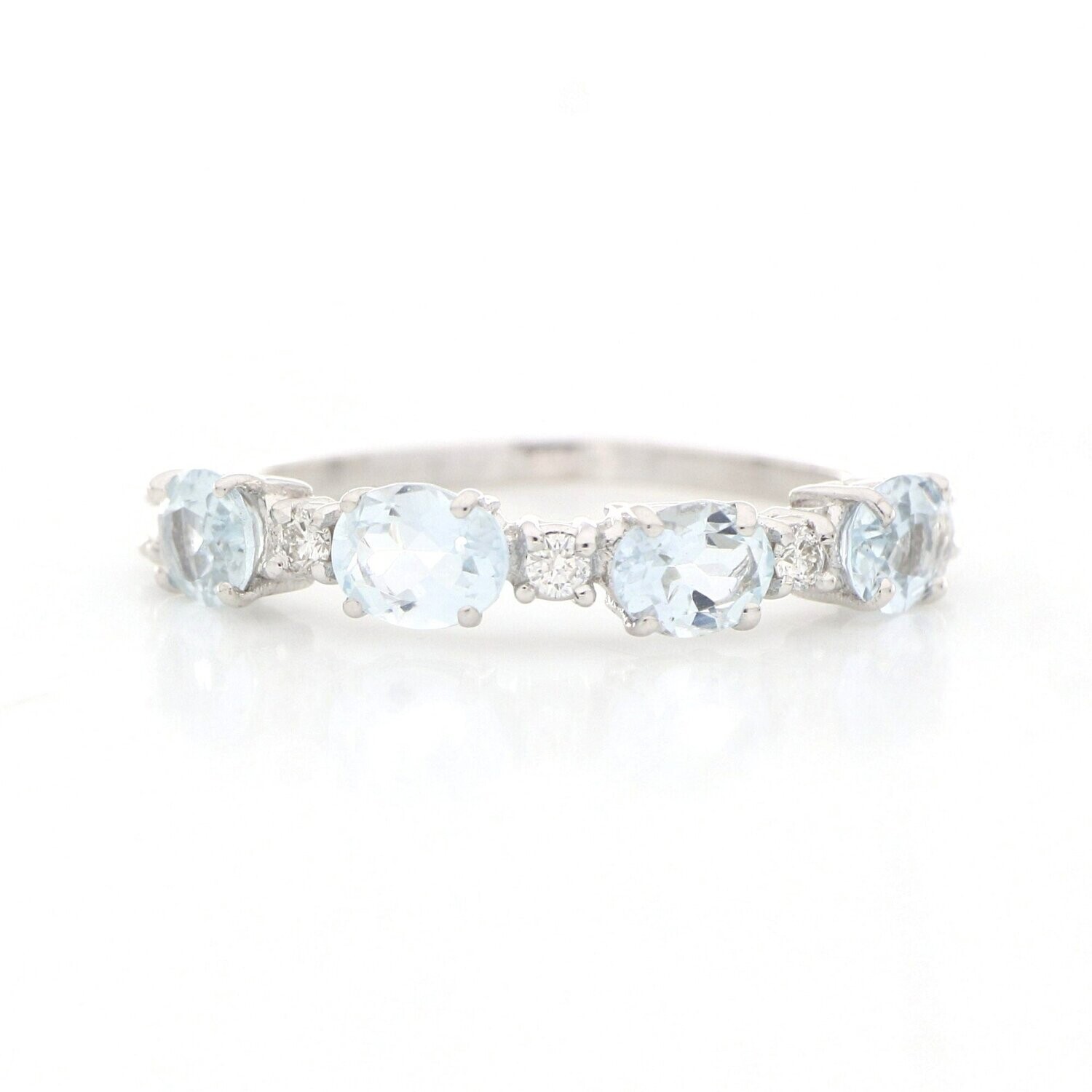 18kt White Gold Ring - 1.20ct Aquamarine, Diamonds