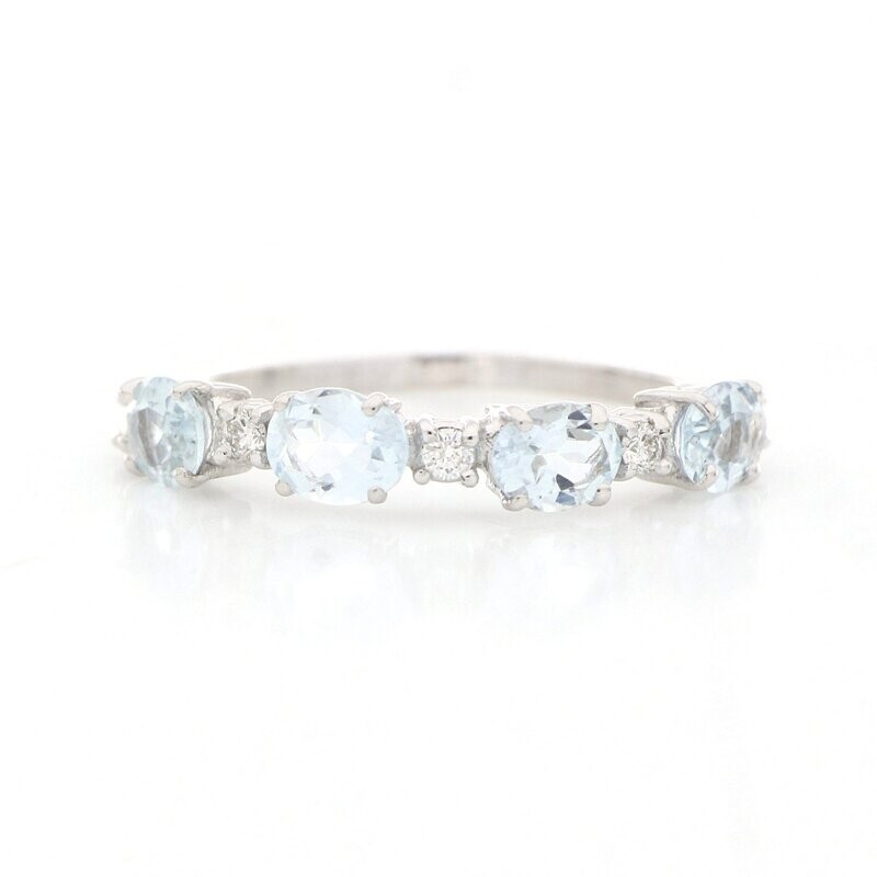 18kt White Gold Ring - 1.20ct Aquamarine, Diamonds 18kt White Gold Ring - 1.20ct Aquamarine, Diamonds