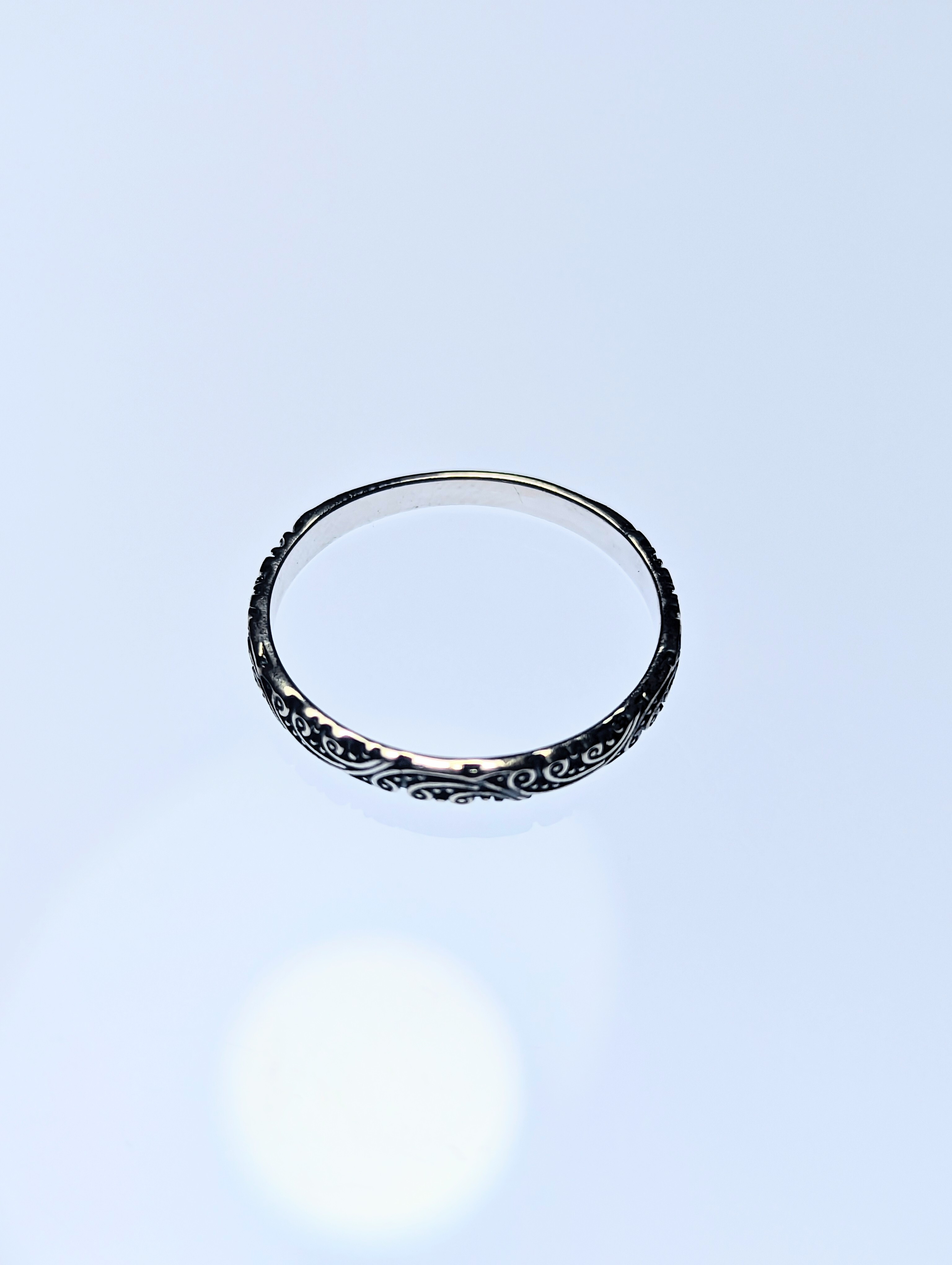 Flowing Silver Band Ring