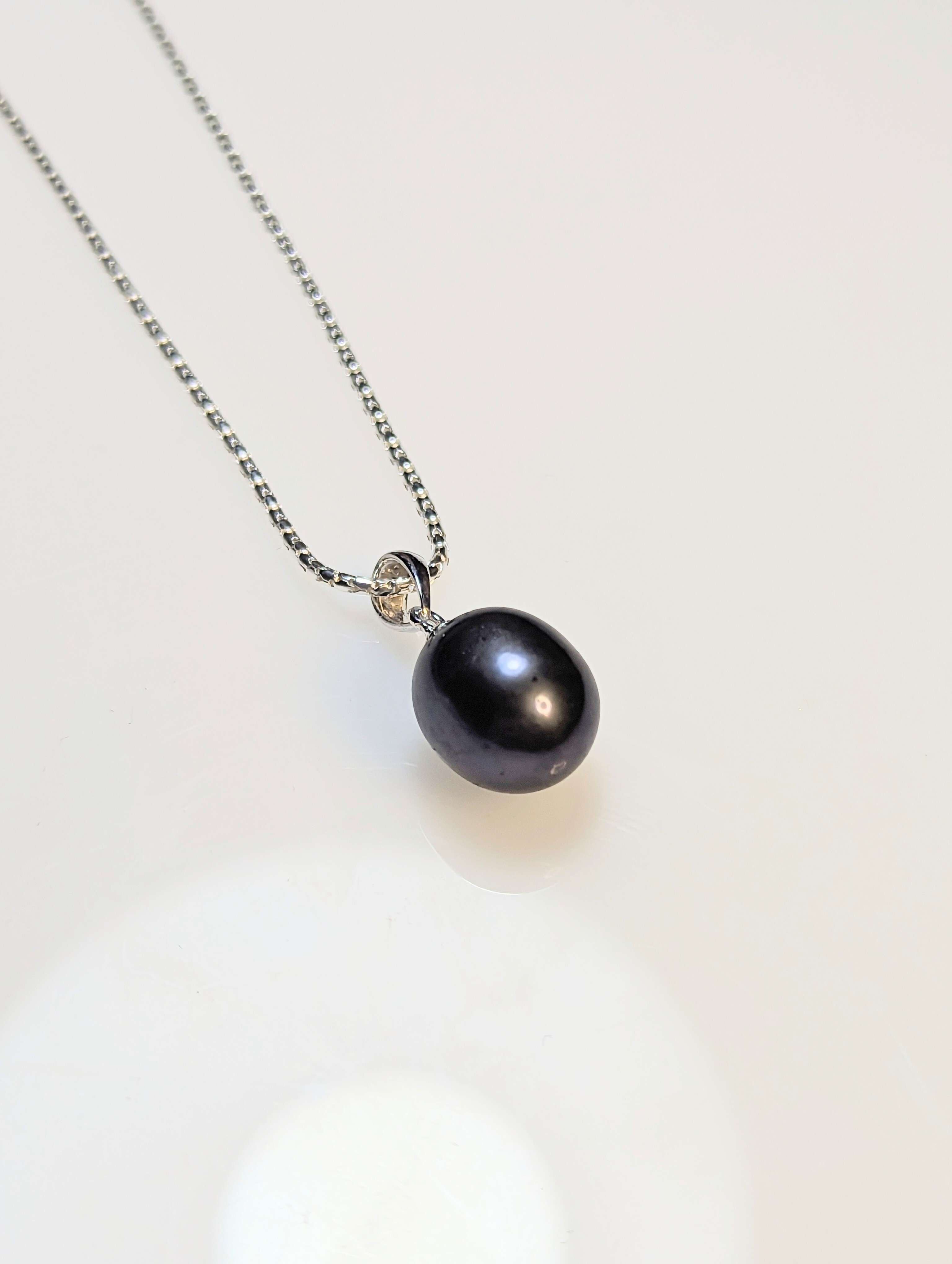 Black Peacock Pearl Pendant Necklace
