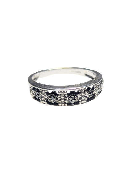 9ct White Gold & Diamond Ring