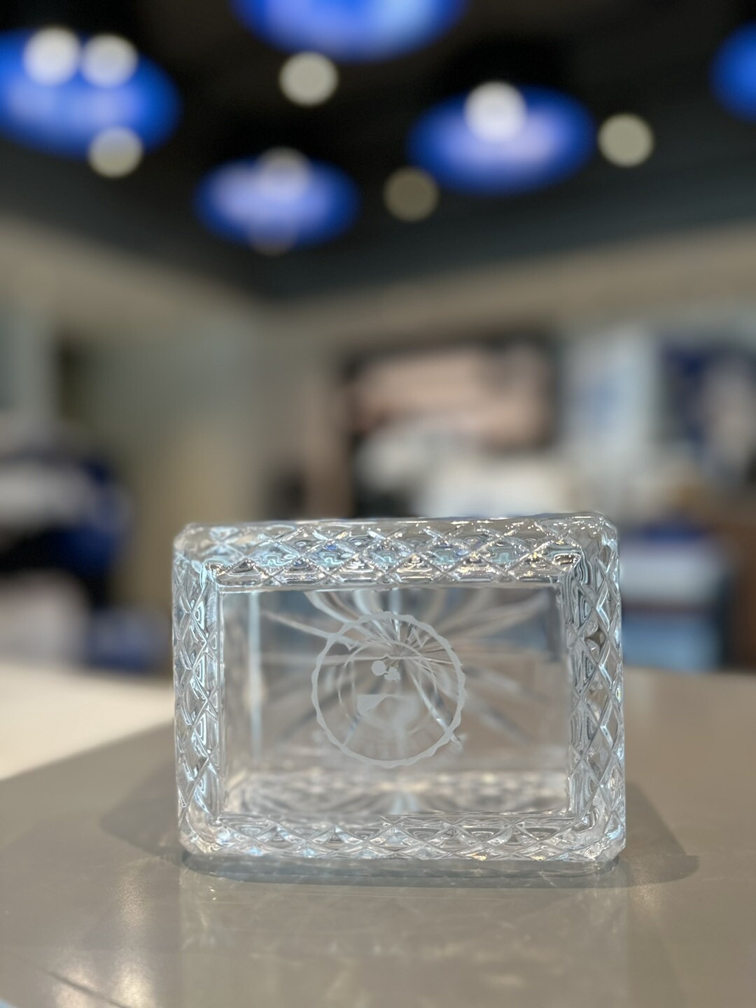 Crystal box with Lynn seal