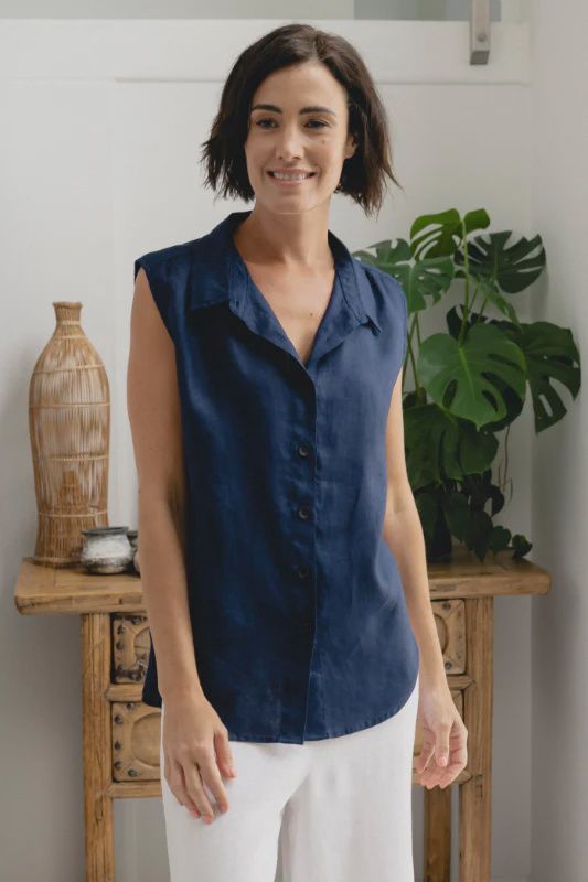 SS22 linen sleevless shirt