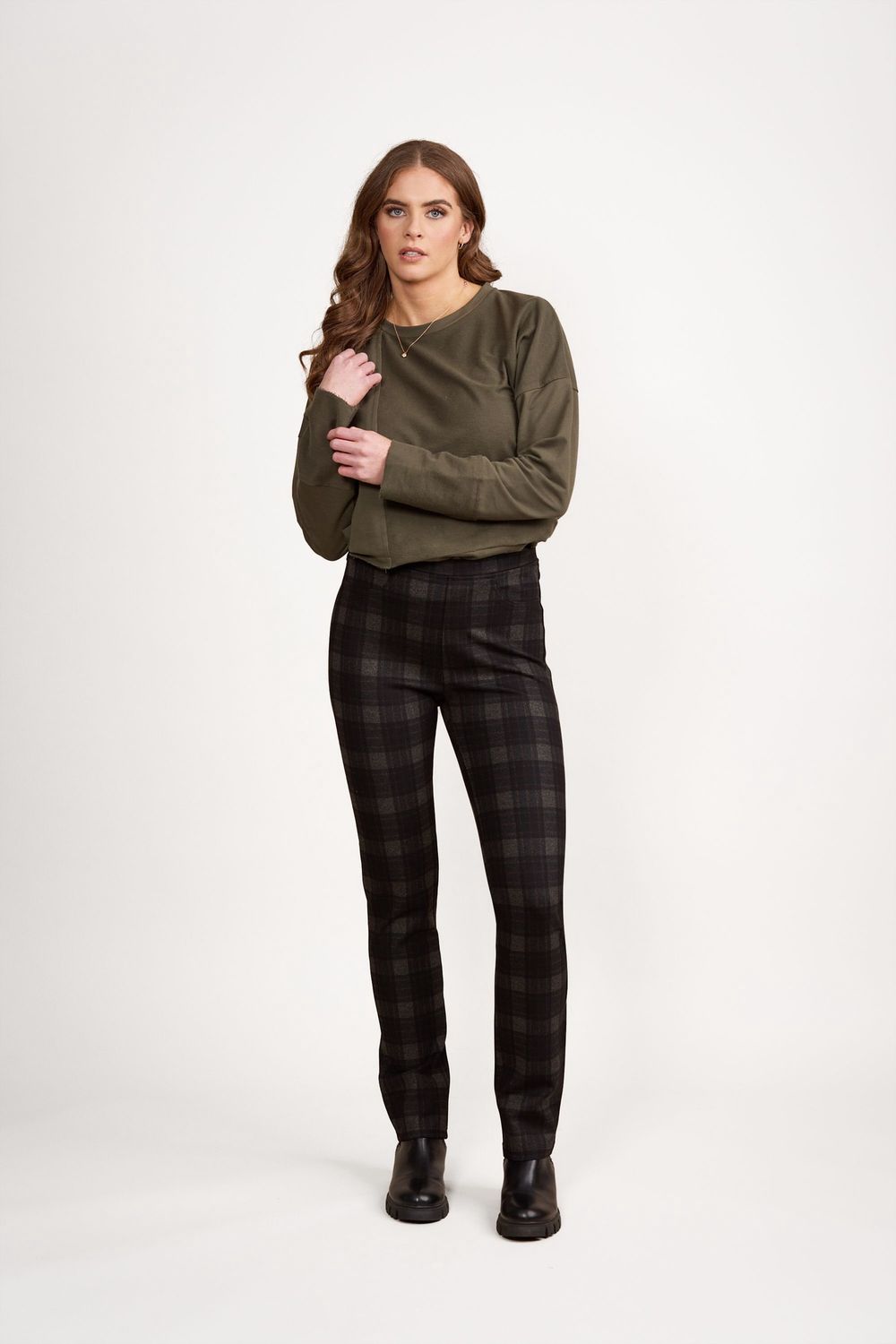 234 Oak Slim leg ponti pull on