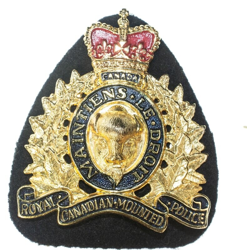 R.C.M.P.  Cap Badge (3 of 7)