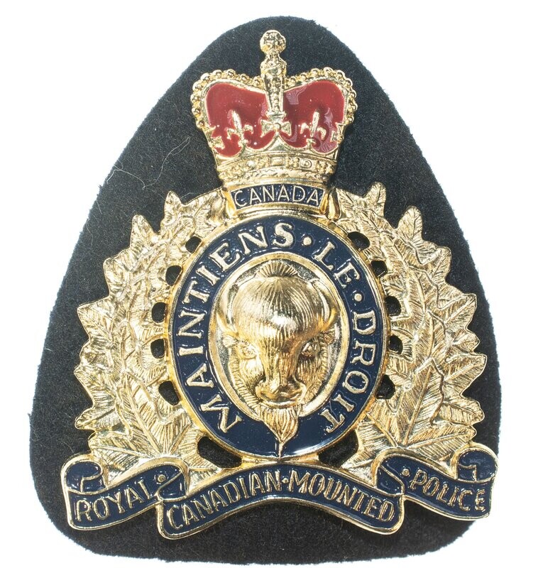R.C.M.P.  Cap Badge (7 of 7)