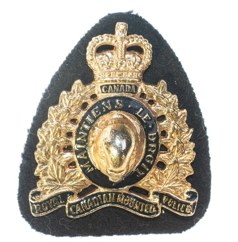R.C.M.P.  Cap Badge (5 of 7)