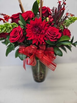 Red Beauty Valentine's Arrangement - Local Flower Delivery