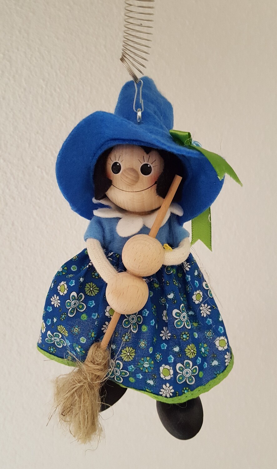 Feder-Schwingfigur Hexe