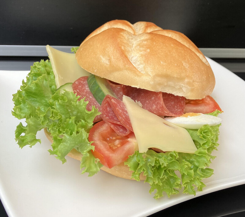 Brötchen mit Salami