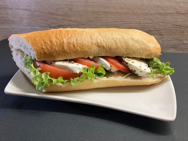 Baguettesatnge mit Tomate Mozzarella Baguettesatnge mit Tomate Mozzarella