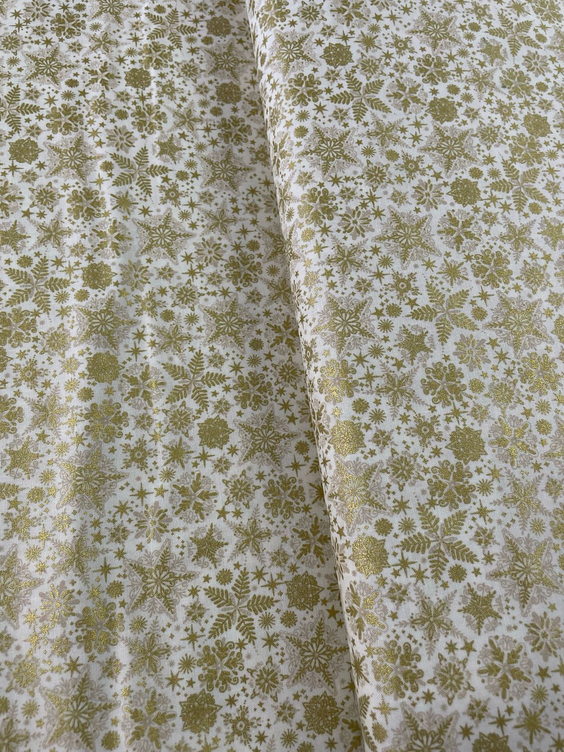 Good Tidings - Cream/Gold Snowflakes