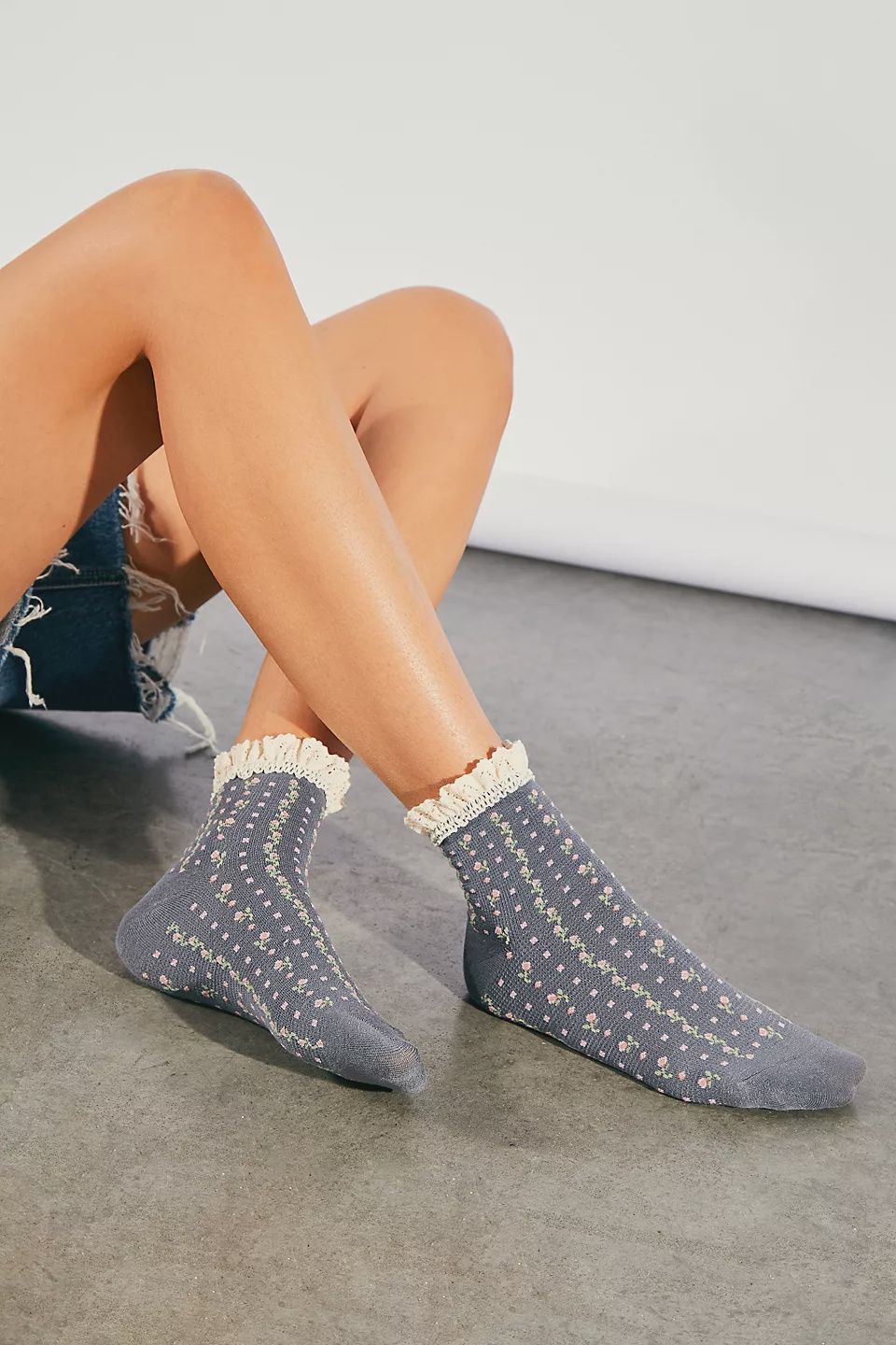 Rosebud Waffle Knit Ankle Socks, Color: Charcoal