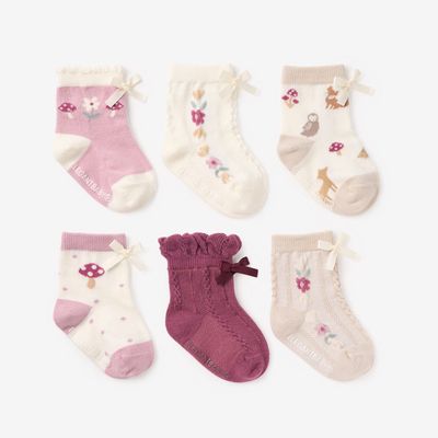 The Forest Family Socks by Elegant Baby are cute and cozy socks designed for little ones. Made from soft, stretchy fabric, these socks provide a comfortable and secure fit. Featuring an adorable forest animal design, they add a whimsical, nature-inspired touch to your baby’s outfit. 