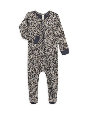 The Peyton Zipper Sleeper in Chicory Floral is a cozy and practical baby sleeper featuring a charming floral print in soft chicory tones. Made from comfortable, breathable fabric, it is designed with a full-length zipper for easy diaper changes and quick dressing. 