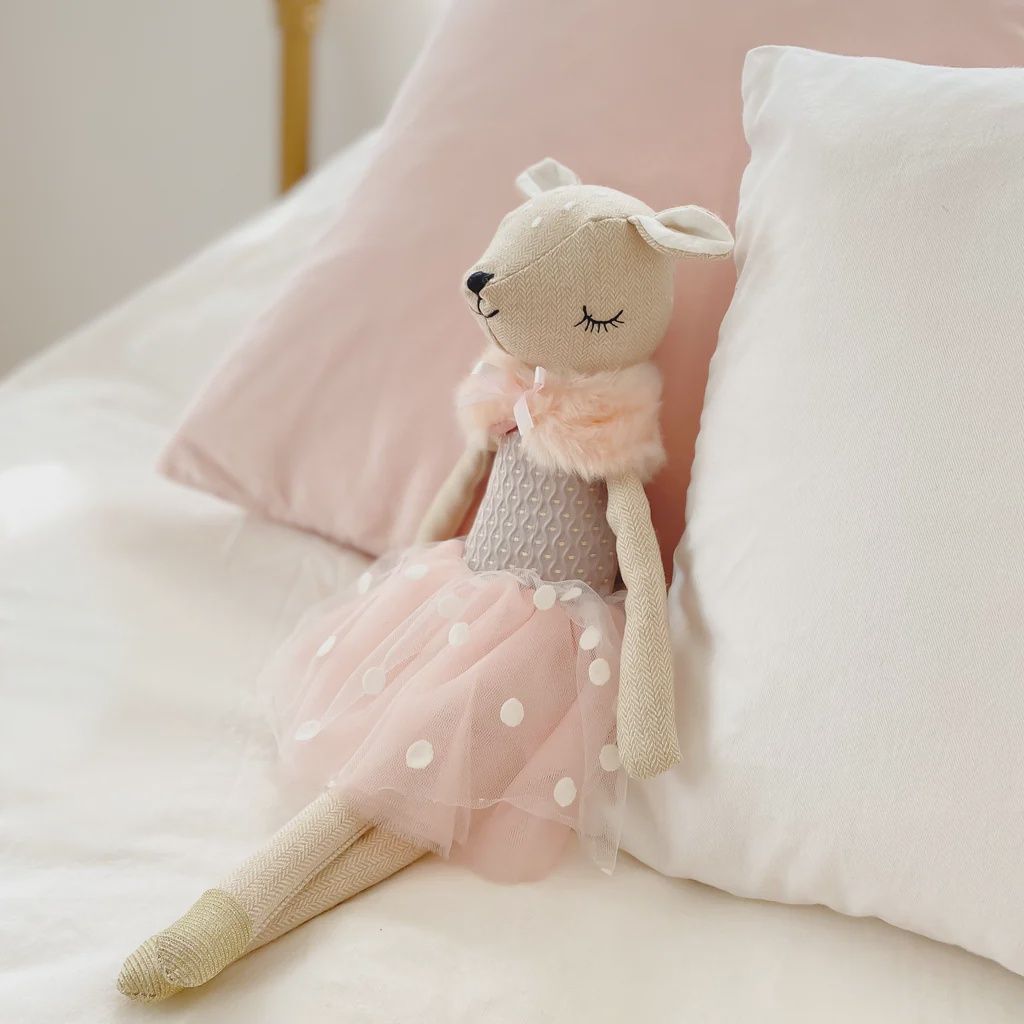 The Daisy Doe Heirloom Doll from Mon Ami is an enchanting, beautifully crafted plush doll designed to resemble a sweet deer. 