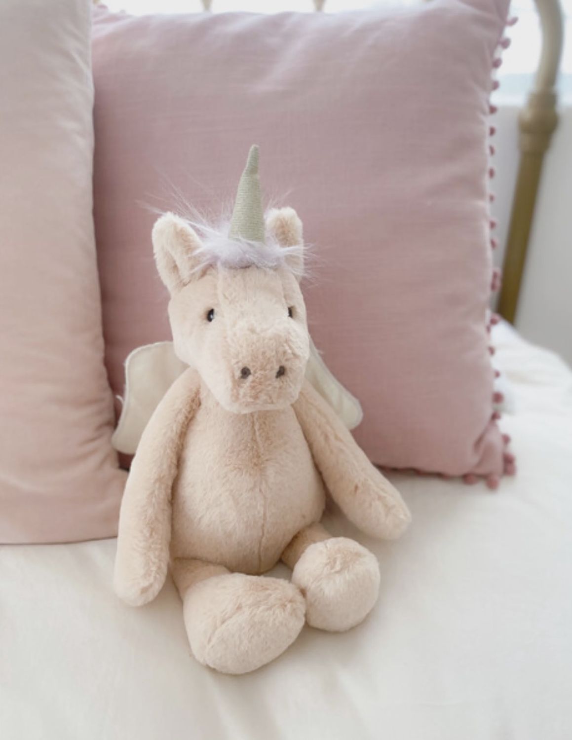 The Luna Unicorn Fairy Plush from Mon Ami is a magical, whimsical stuffed toy designed to resemble a unicorn with fairy-like details.


