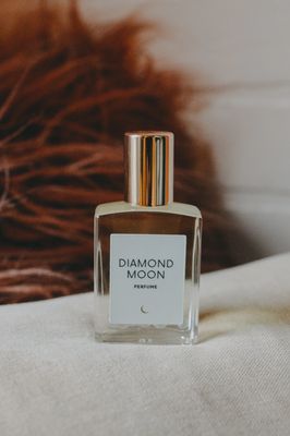 Diamond Moon Perfume is a luxurious and captivating fragrance that blends floral, fruity, and warm notes to create a unique, enchanting scent. 
