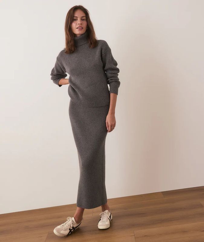 The Isla Sweater Skirt in Charcoal is a cozy, yet stylish skirt made from soft, knit fabric for comfort and warmth. 


