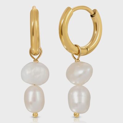 The Kozakh Asuria Earrings are elegant, statement-making earrings known for their unique and modern design. These earrings combine bold, eye-catching elements with a refined, sophisticated style.