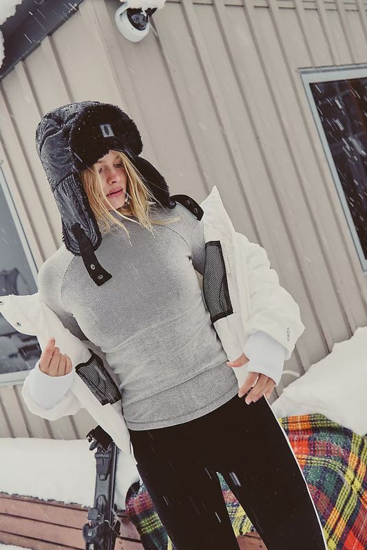 The Cool Down Wool Base Layer by Free People is a high-performance, cozy layering piece designed for both comfort and functionality. 
