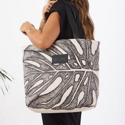 Deliciosa Day Tripper in Black/Sandstone