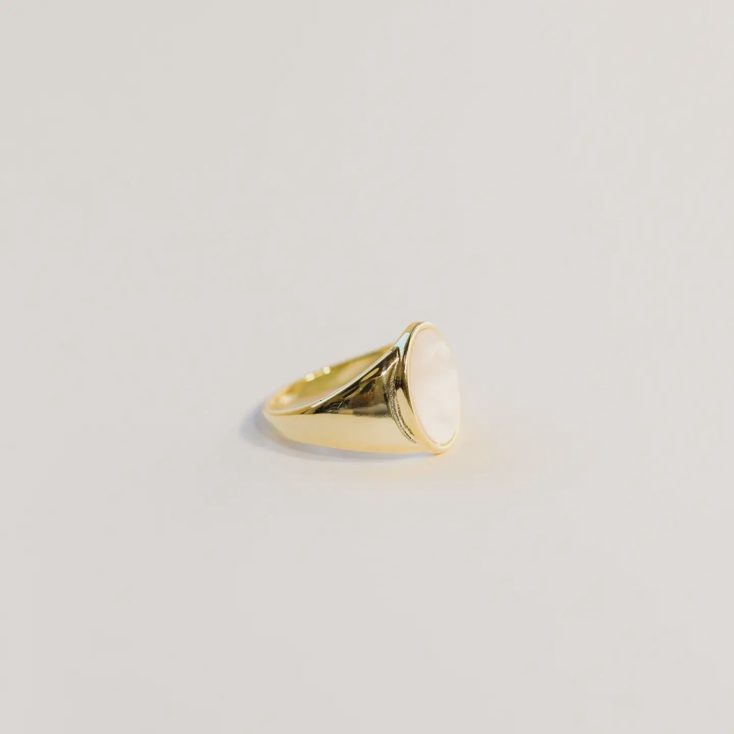 Mother of Pearl Signet Gold Ring, Size: 6