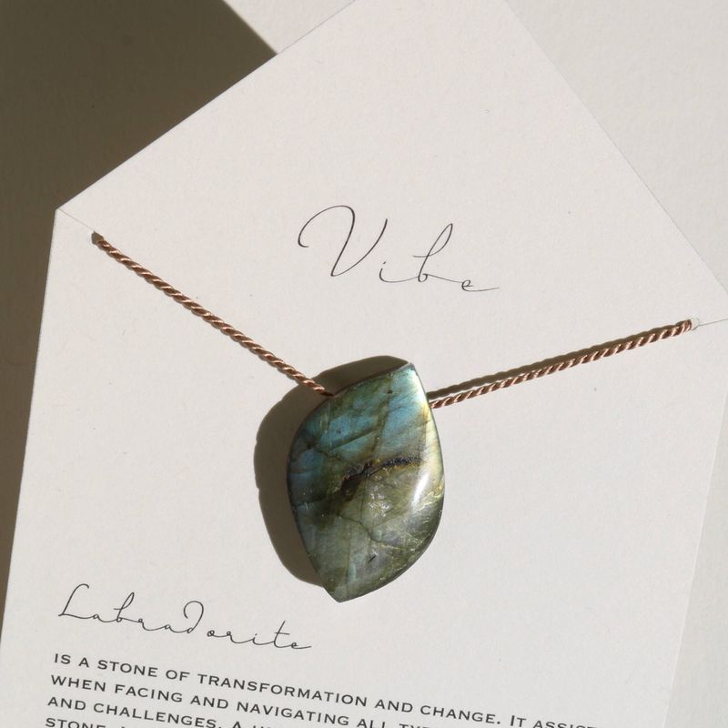 Necklace | Labradorite Freeform Leaf