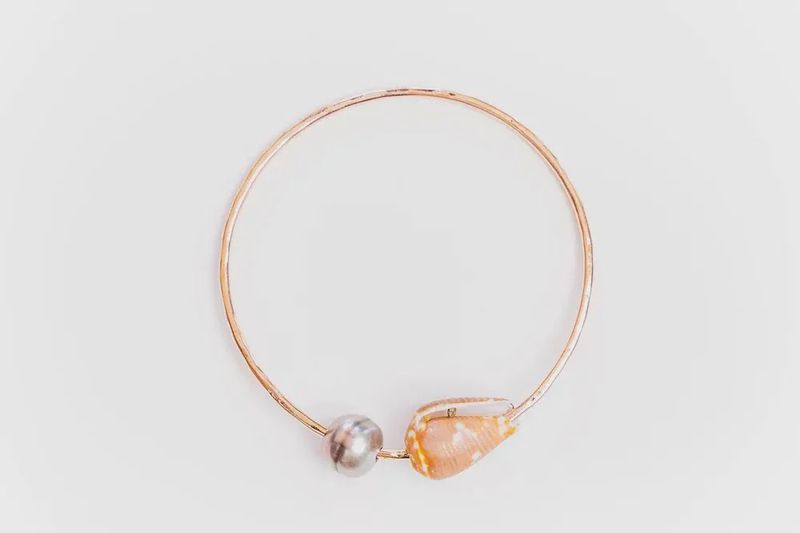 Pu'pu Momi Shell Gold Bangle Bracelet
